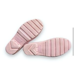 Hunter Women's Blush Short Rain Boots 
Size 4 in Big kids. Equal to woman’s 5